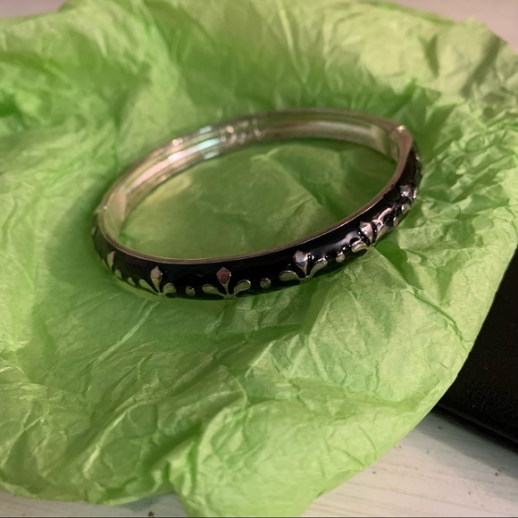 Diva Jewelry - D I V A Black Enamel Magnetic Bracelet
